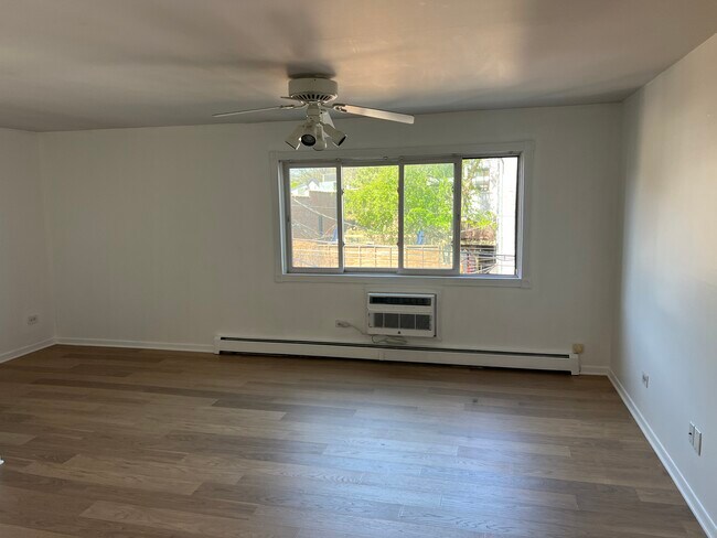 Foto del edificio - 401 W Webster Ave