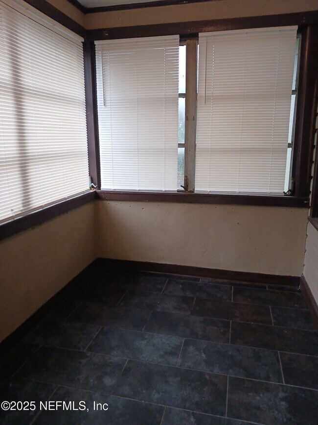 Foto del edificio - 2052 W 17th St