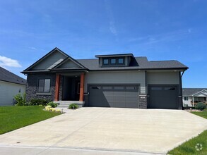 Building Photo - 2850 Sunflower Dr