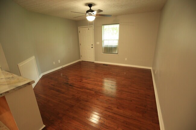 Sala de estar - 409 Filter Plant Rd