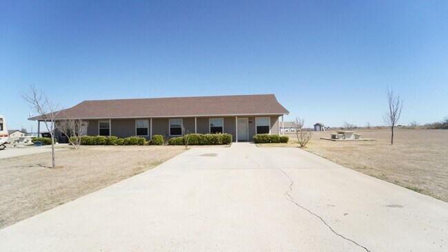 Foto del edificio - COMING SOON FOR LEASE 6/16! Nice 3 BR - 2 BA - Duplex in Peaster ISD