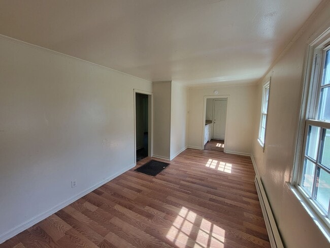 Building Photo - 2 Bedroom 1 Bathroom House!