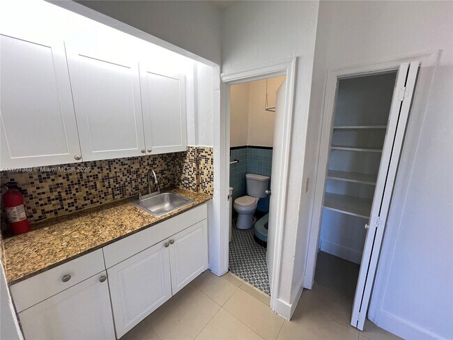 Foto del edificio - 7535 NW 4th Ct