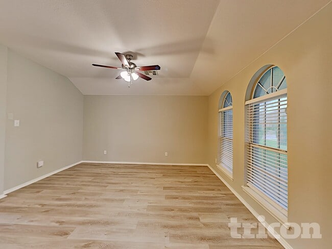 Building Photo - 626 Chapman Dr