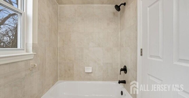 Foto del edificio - 695 S 11th St