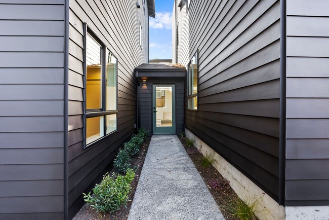 Building Photo - 346 NE 55th St