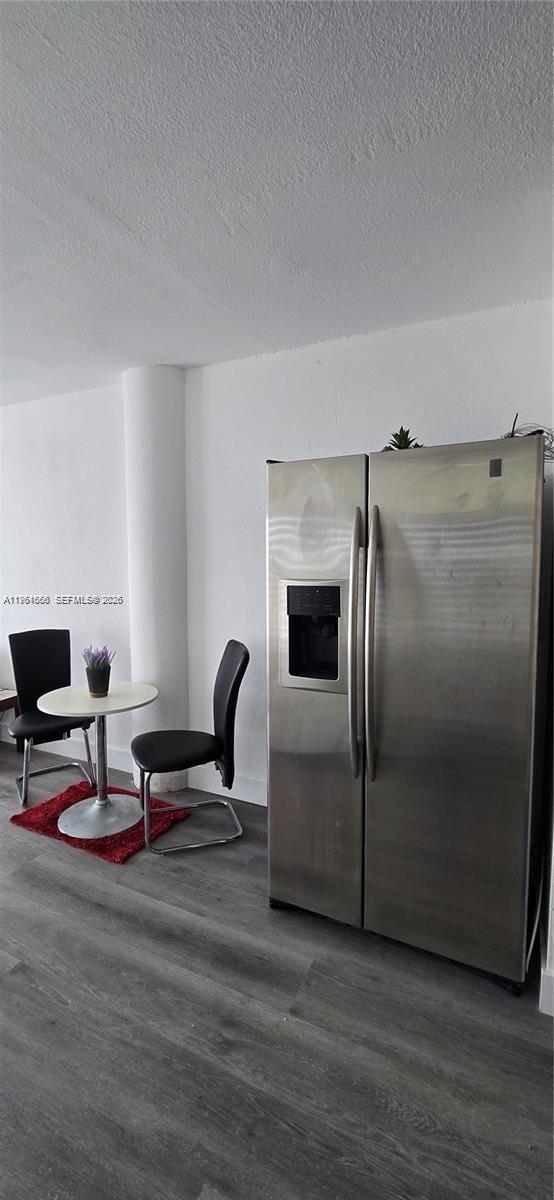 Foto del edificio - 7904 West Dr