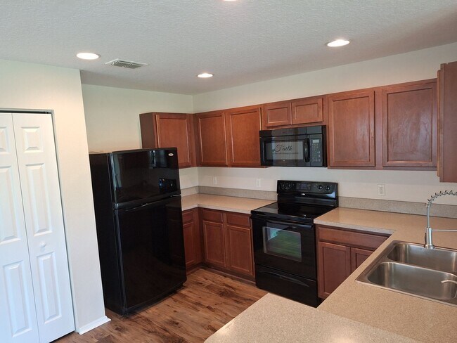 Foto del edificio - 3BR 2.5 BA LANDINGS AT SUGAR MILL TOWNHOME!