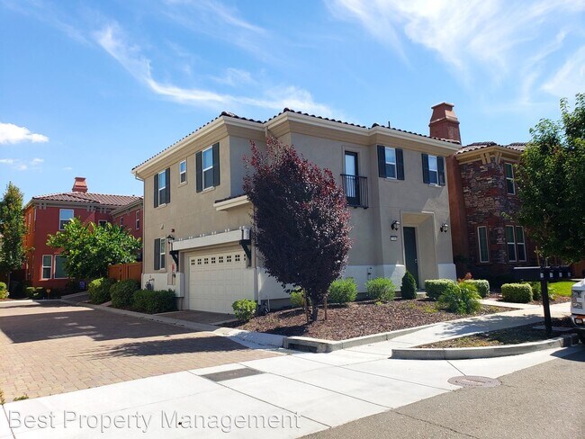 Building Photo - 3 br, 2.5 bath House - 2106 Carrara St.