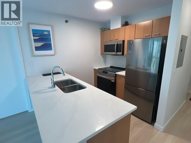 Building Photo - 1367 Alberni St
