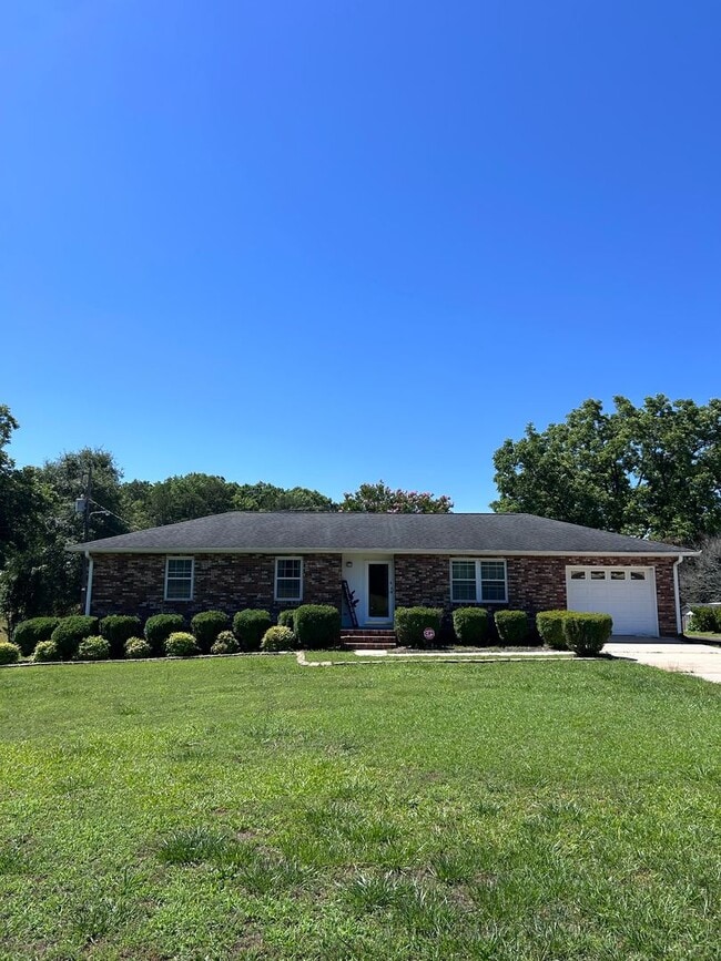 Building Photo - 1706 Danenhower Rd