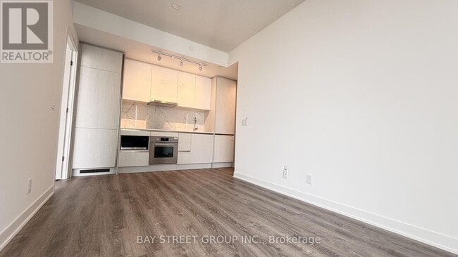 Photo du bâtiment - 180 Front St E