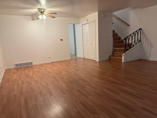 Foto del edificio - 1634 W Morse Ave