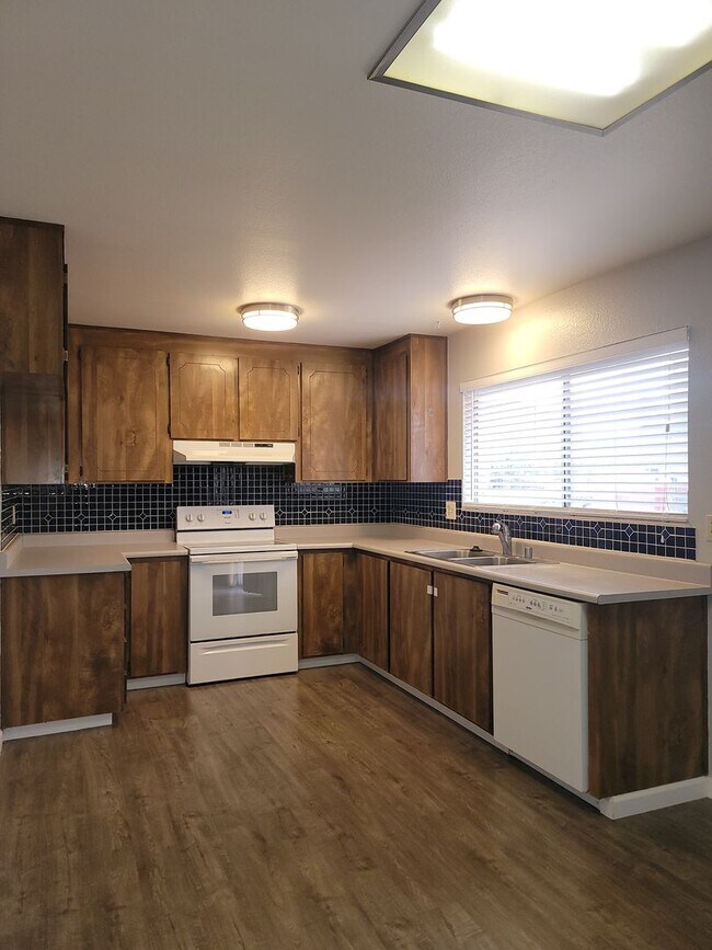 Foto del edificio - 3 Bedroom 2.5 Bath Corner Lot