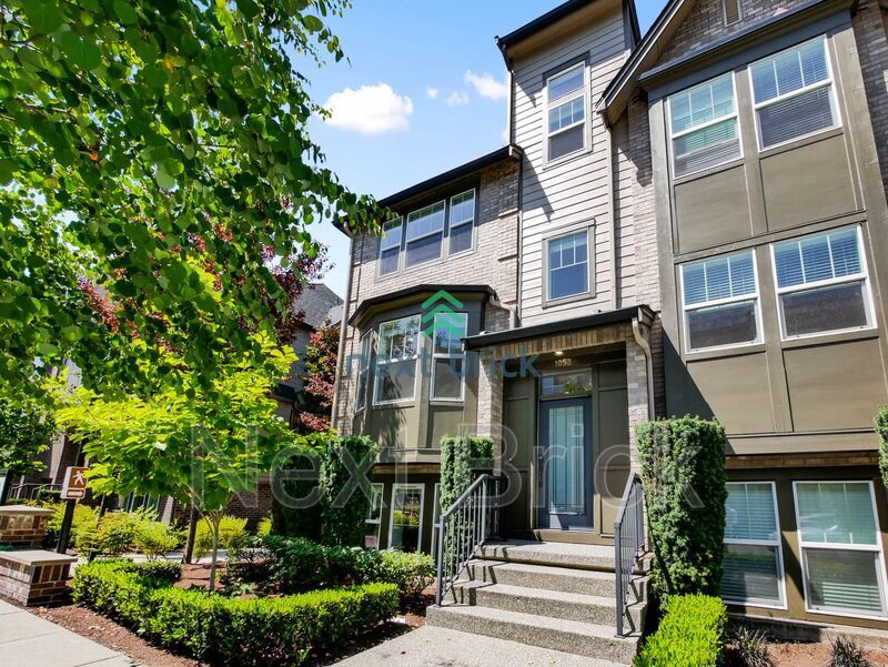 Primary Photo - 1053 10th Ave NE