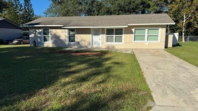 Building Photo - 545 Oak Dr