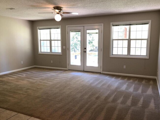 Building Photo - 111 Pineridge Drive