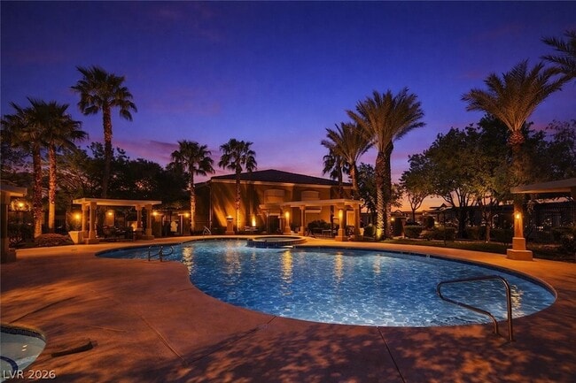 Building Photo - 950 Seven Hills Dr
