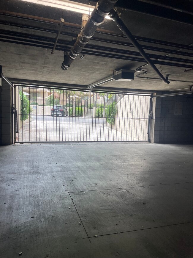 Building Photo - 24127 Del Monte Dr