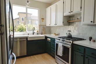 Building Photo - 1363 Abbey Ln