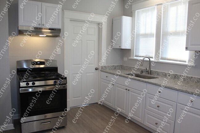 Building Photo - 2 BED & 1 BATH / PET-FRIENDLY / S8 ACCEPTED