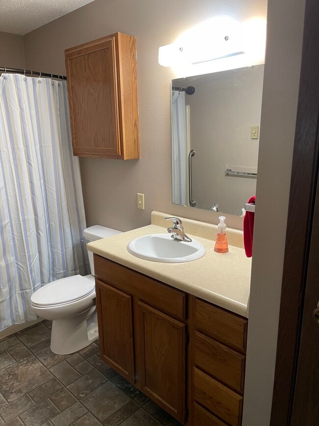 Building Photo - 1006 Hackberry Dr