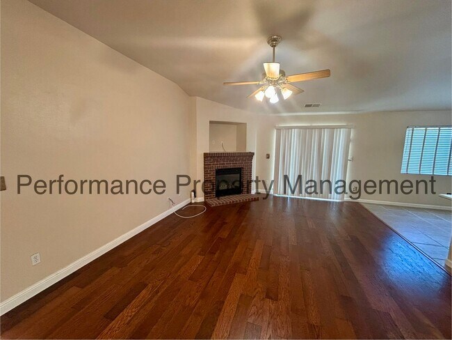 Building Photo - Stunning 3 Bed/2 Bath NW Bakersfield Home ...