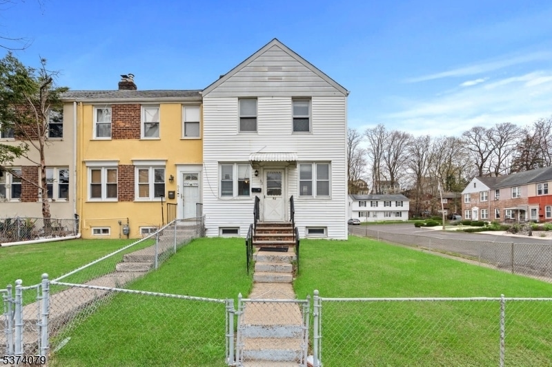 Primary Photo - 92 Baker St
