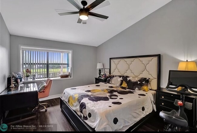 Building Photo - 3325 Carambola Cir S