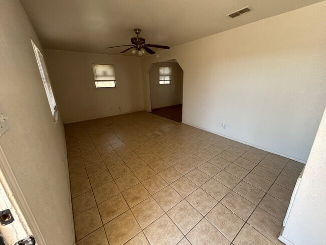 Foto del edificio - 101 S Gillis St