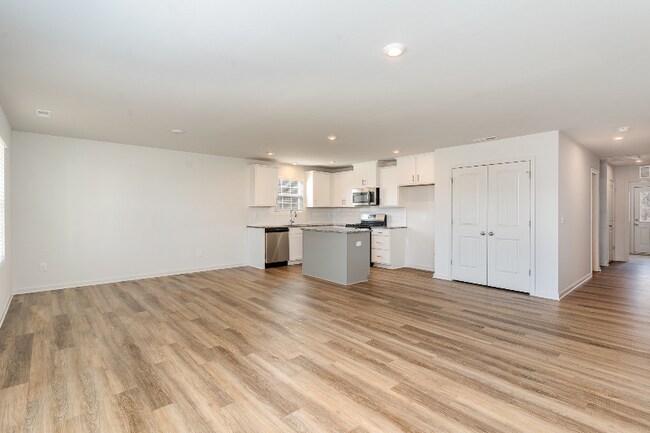 Building Photo - 385 Dasu Dr