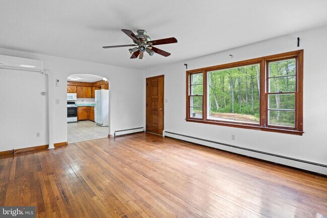Foto del edificio - 16811 Ridge Rd