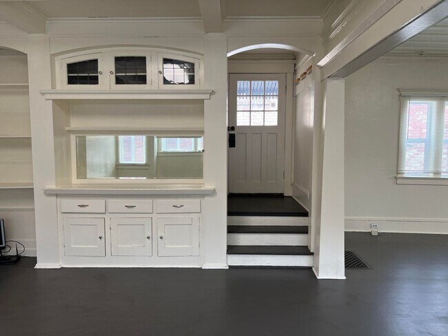 Foto del edificio - Great 8 Bedroom House Very Close to Univer...