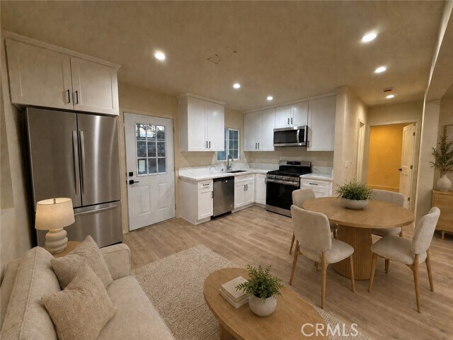 Foto del edificio - 7879 Claybeck Ave