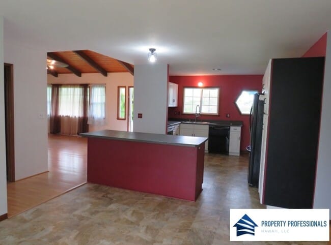 Building Photo - Well kept 3 bdrm in Ainaloa!