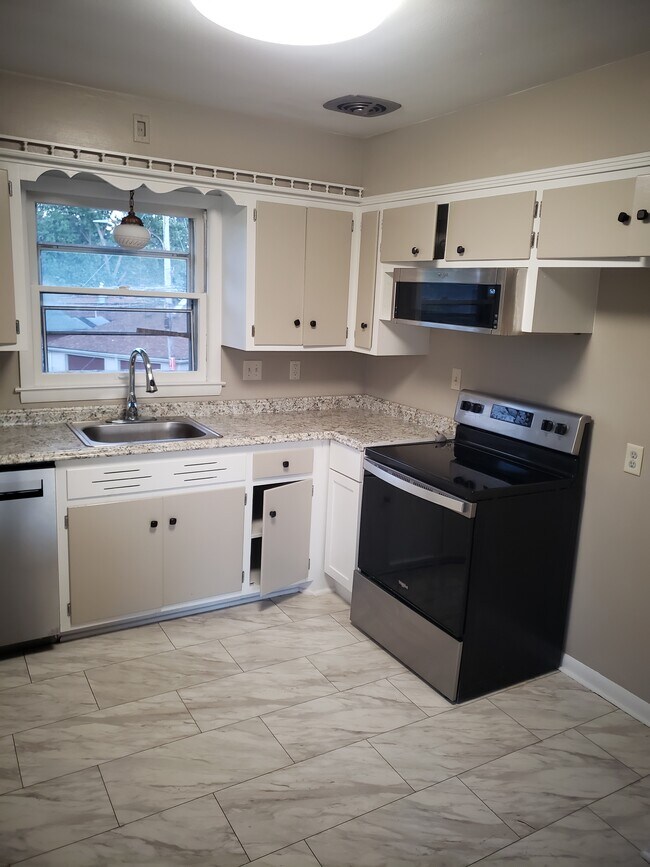 Foto del edificio - 4230 N 100th St