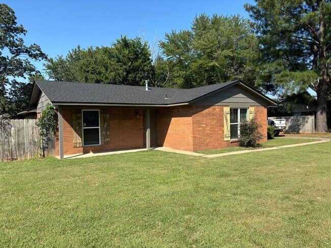 Foto del edificio - Three Bedroom/Two Bath Home