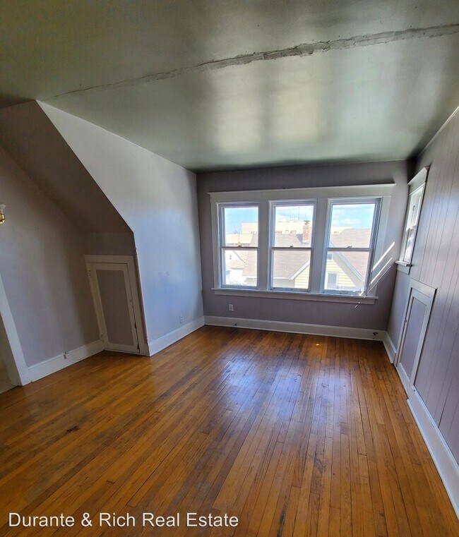 Building Photo - 1 br, 1 bath Apartment - 1420 Wisconsin Ave