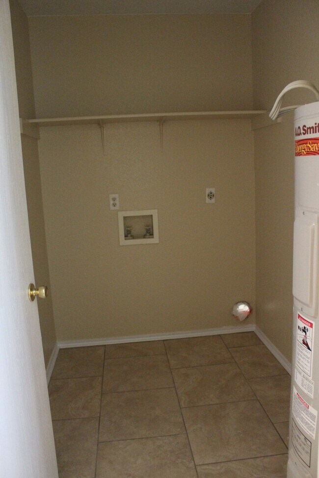 Building Photo - 4404 Abigail Dr