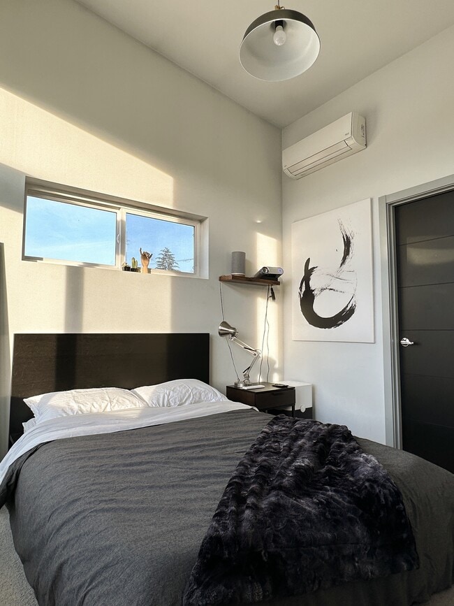 Building Photo - 4712 Delridge Way SW