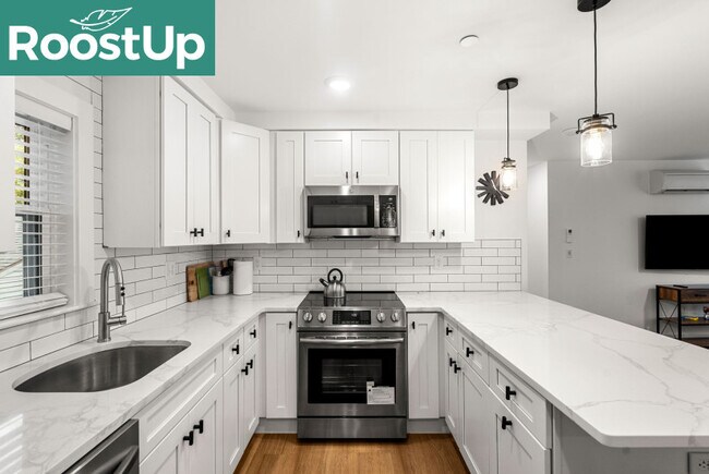 Foto del edificio - New RoostUp Furnished Private Bedroom with Ensuite Bath in the Mission Hill Neighborhood of Boston!
