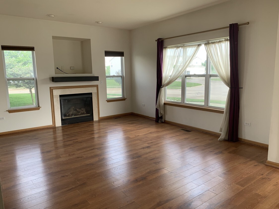 656 Fieldcrest Dr, South Elgin, IL 60177 Townhouse for Rent in South