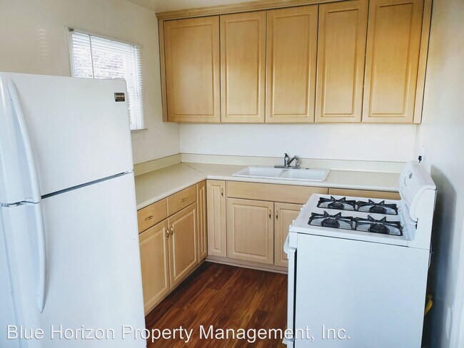 Building Photo - 2 br, 1 bath House - 120 E. R Street