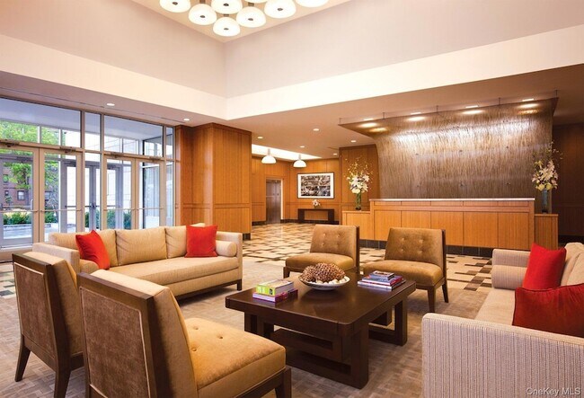 Foto del edificio - 40-28 College Point Blvd