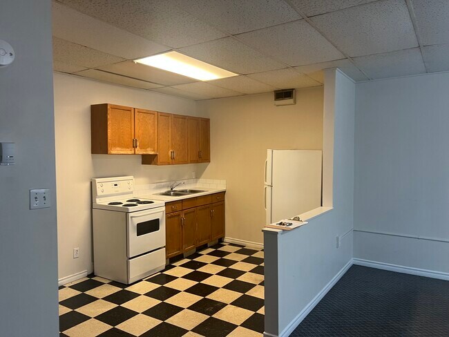 Photo du bâtiment - 16421 Stony Plain Rd