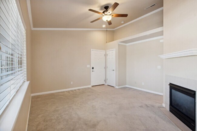 Building Photo - Updated 2-Bed, 2-Bath Condo Just 15 Minute...