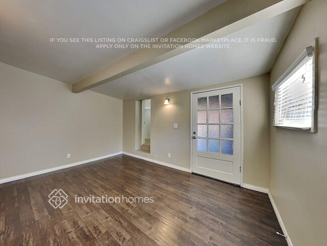 Building Photo - 726 E 99th St