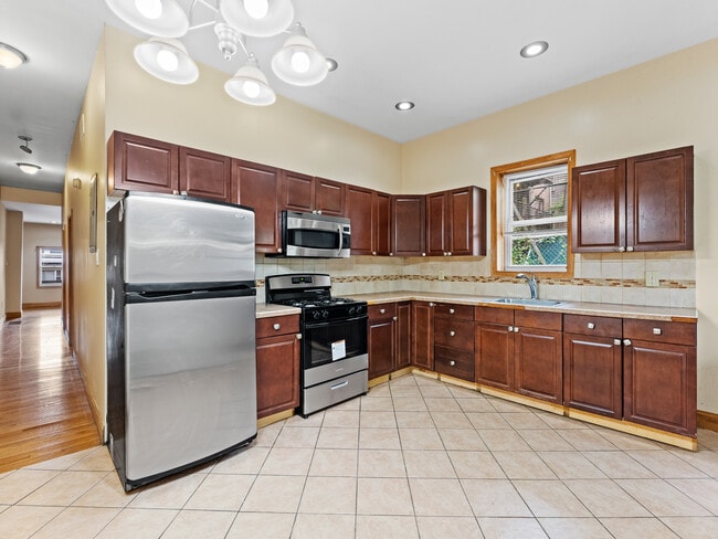 Foto del edificio - 6231 W Jefferson St