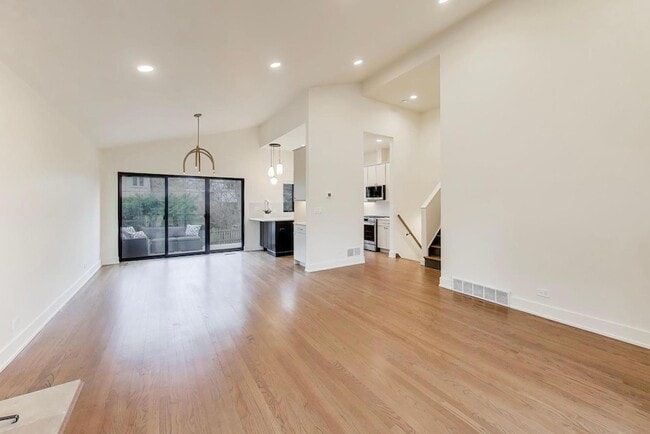 Foto del edificio - 3530 Hillside Rd