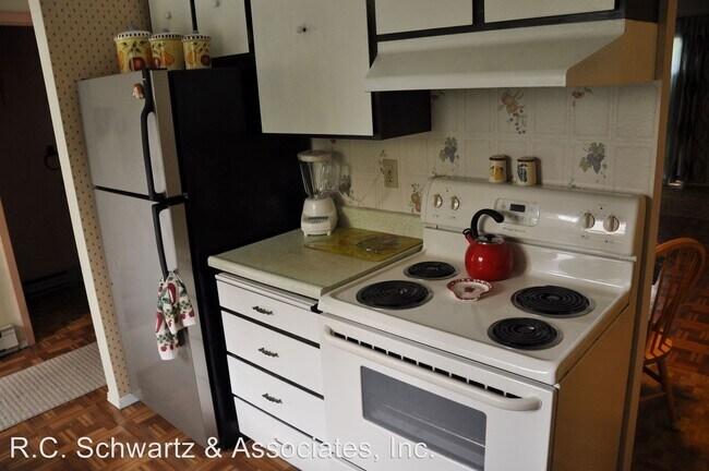 Building Photo - 2121 E Upriver Dr